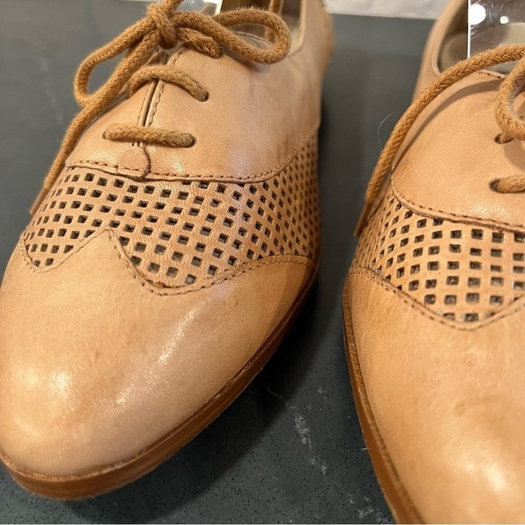 Vintage Sumi sz 8.5 tan leather cutout wingtip flats - Picture 9 of 15